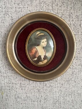 Vintage-Style Cameo Round Gold Wall Accent with Burgundy Velvet Mat and Portrait